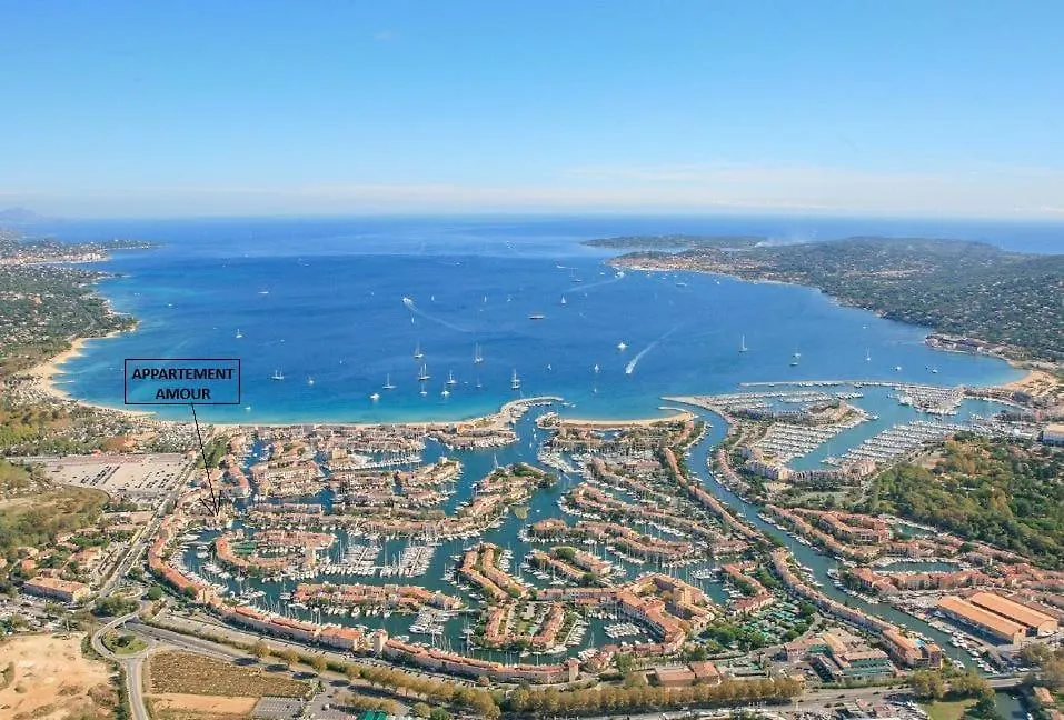 Luxueux Appartement Avec Terrase Sur La Mer Grimaud Apartment