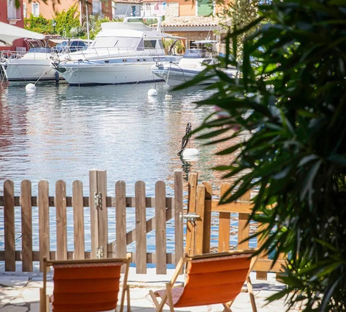 Luxueux Appartement Avec Terrase Sur La Mer Grimaud 0*,